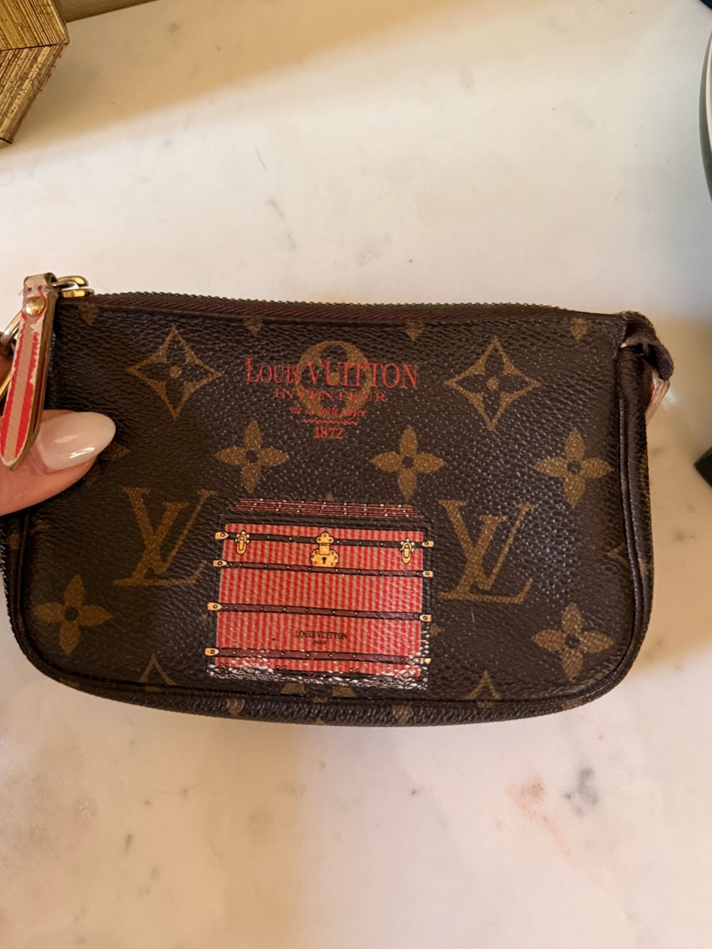 Louis Vuitton Dark Brown Monogram Pouch limited Trunk Edition with chain! - Picture 5 of 8
